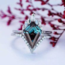 Load image into Gallery viewer, 14K Gold 5 Carat Kite Alexandrite Halo Engagement Ring, Eternity Ring Set