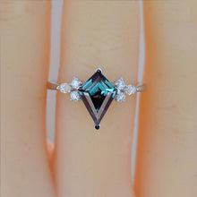 Load image into Gallery viewer, 2.5 Carat Kite Alexandrite Engagement Ring. 2.5CT Fancy Shape Alexandrite Ring