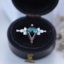 Load image into Gallery viewer, 2.5 Carat Kite Alexandrite Engagement Ring. 2.5CT Fancy Shape Alexandrite Ring