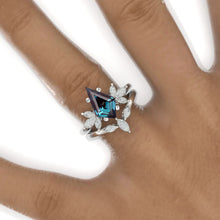 Load image into Gallery viewer, 2.5 Carat Kite Alexandrite Engagement Ring. 2.5CT Fancy Shield Shape Alexandrite Ring Set