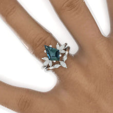 Load image into Gallery viewer, 2.5 Carat Kite Teal Sapphire Engagement Ring. 2.5CT Fancy Shield Shape Teal Sapphire Ring Set