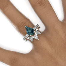 Load image into Gallery viewer, 3 Carat Kite Teal Sapphire Engagement Ring. 3CT Fancy Shape Teal Sapphire Ring Set