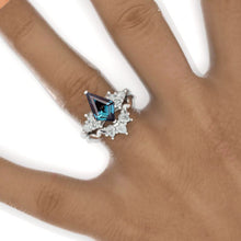 Load image into Gallery viewer, 2.5 Carat Kite Alexandrite Engagement Ring. 2.5CT Fancy Shape Alexandrite Ring Set