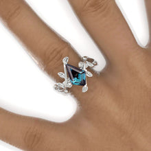 Load image into Gallery viewer, Copy of 2.5 Carat Kite Alexandrite Engagement Ring. 2.5CT Fancy Shield Shape  Alexandrite Ring