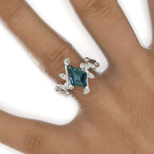 Load image into Gallery viewer, 2.5 Carat Kite Teal Sapphire Engagement Ring. 2.5CT Fancy Shield Shape teal Sapphire Ring