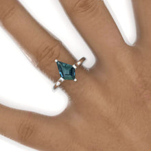 Load image into Gallery viewer, 14K White Gold 3 Carat Kite Teal Sapphire Solitaire Engagement Ring
