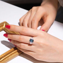 Load image into Gallery viewer, 3Ct Emerald cut Alexandrite ring