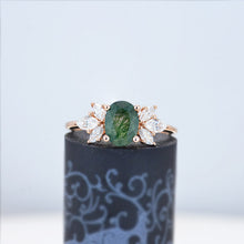 Load image into Gallery viewer, 1.5 Carat Oval Green Moss Agate Cluster 14K Rose Gold Ring