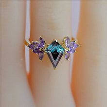Load image into Gallery viewer, 3 Carat Kite Alexandrite Amethyst Engagement Ring. 3CT Fancy Shape Alexandrite Ring