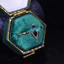 Load image into Gallery viewer, 2.5 Carat Kite Alexandrite Solitaire Engagement Ring