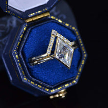 Load image into Gallery viewer, 2.5 Carat Kite Moissanite Engagement Ring. 2.5CT Fancy Kite Shape Moissanite Ring Set