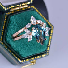 Load image into Gallery viewer, 2.5 Carat Kite Teal Sapphire Engagement Ring. 2.5CT Fancy Shield Shape Teal Sapphire Ring Set