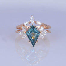 Load image into Gallery viewer, 2.5 Carat Kite Teal Sapphire Engagement Ring. 2.5CT Fancy Shield Shape Teal Sapphire Ring Set