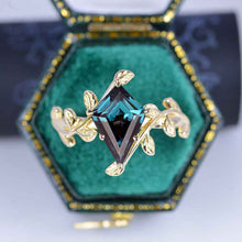 Load image into Gallery viewer, 2.5 Carat Kite Genuine Alexandrite Engagement Ring. 2.5CT Fancy Shield Shape Alexandrite 14K Yellow Gold Ring