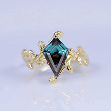 Load image into Gallery viewer, 2.5 Carat Kite Alexandrite Engagement Ring. 2.5CT Fancy Shield Shape Alexandrite 14K Yellow Gold Ring