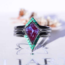 Load image into Gallery viewer, 14K White Gold 3 Carat Kite Alexandrite Bezel Engagement Ring, Emerald Three Rings Set