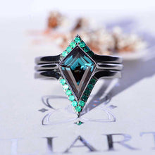 Load image into Gallery viewer, 14K White Gold 3 Carat Kite Alexandrite Bezel Engagement Ring, Emerald Three Rings Set
