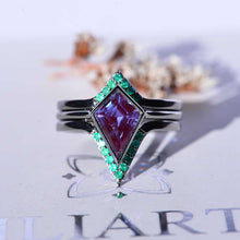 Load image into Gallery viewer, 14K White Gold 3 Carat Kite Alexandrite Bezel Engagement Ring, Emerald Three Rings Set