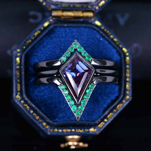 Load image into Gallery viewer, 14K White Gold 3 Carat Kite Alexandrite Bezel Engagement Ring, Emerald Three Rings Set