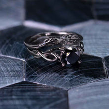 Load image into Gallery viewer, Black Moissanite Lattice Black Gold Celtic Engagement Ring Set