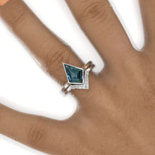 Load image into Gallery viewer, 2.5 Carat Kite Teal Sapphire Engagement Ring. 2.5CT Fancy Shield Shape Teal Sapphire Ring