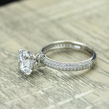 Load image into Gallery viewer, oval moissanite engagement ring