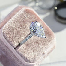 Load image into Gallery viewer, pear cut diamond ring