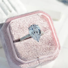 Load image into Gallery viewer, pear cut diamond ring