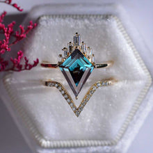 Load image into Gallery viewer, 4 Carat Alexandrite Kite Shape Step Cut, Alexandrite Halo Gold Engagement Ring, Eternity Ring Set