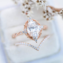 Load image into Gallery viewer, 14K Rose Gold Ring 2CT Oval Vintage Wedding Ring, Oval Moissanite Halo Engagement Ring Set
