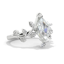 Load image into Gallery viewer, 2.5 Carat Kite Moissanite Engagement Ring. 2.5CT Fancy Shield Shape Moissanite Ring
