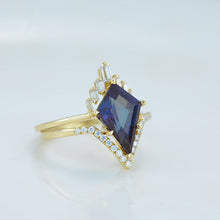 Load image into Gallery viewer, 14K Gold 4 Carat Kite Alexandrite Halo Engagement Ring, Eternity Ring Set
